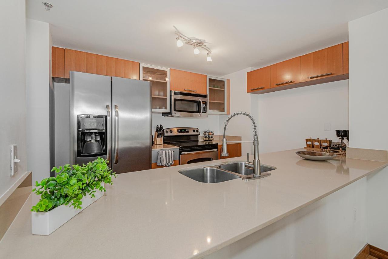 Lovely Condo With City & Ocean Views. Sleep Up To 6 People! Miami Kültér fotó